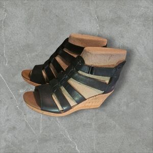 Rockport Black and Tan Strappy Wedges